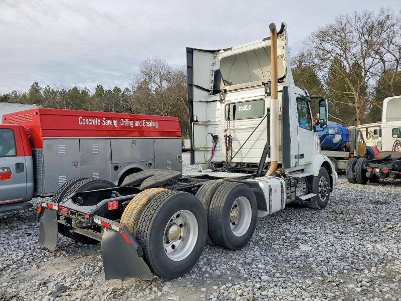 2020 Volvo Vnr Semi Truck