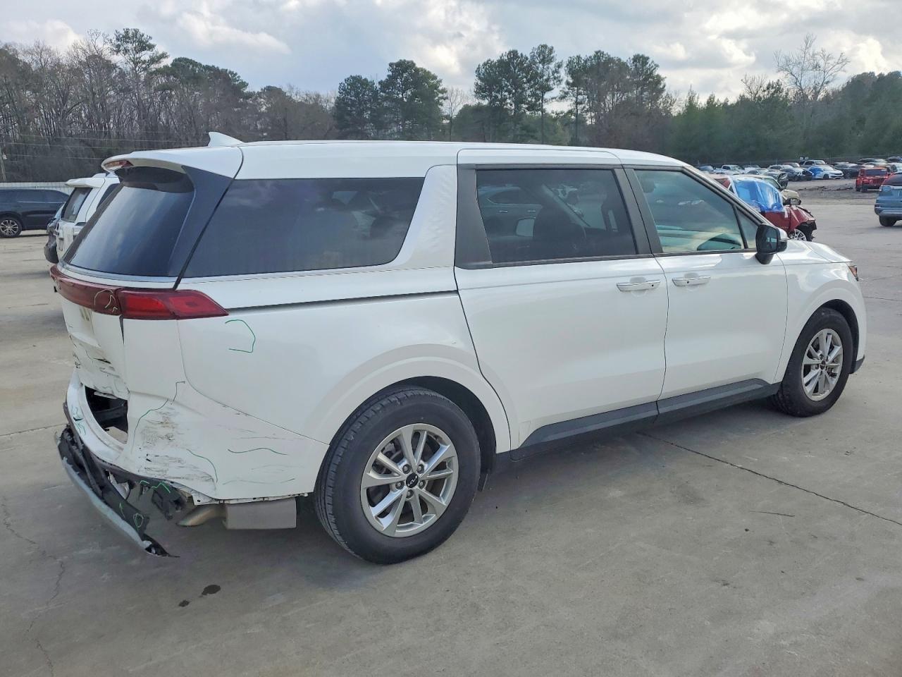 2023 KIA Carnival lx