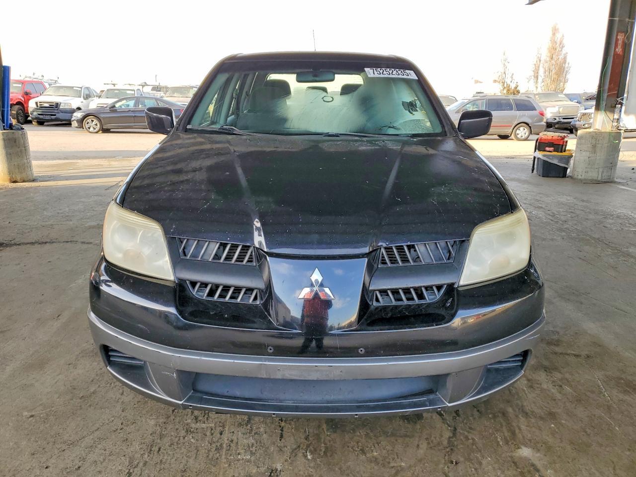 2005 Mitsubishi Outlander ls