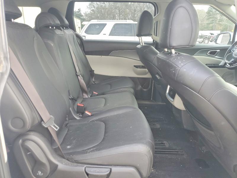 2023 KIA Carnival lx
