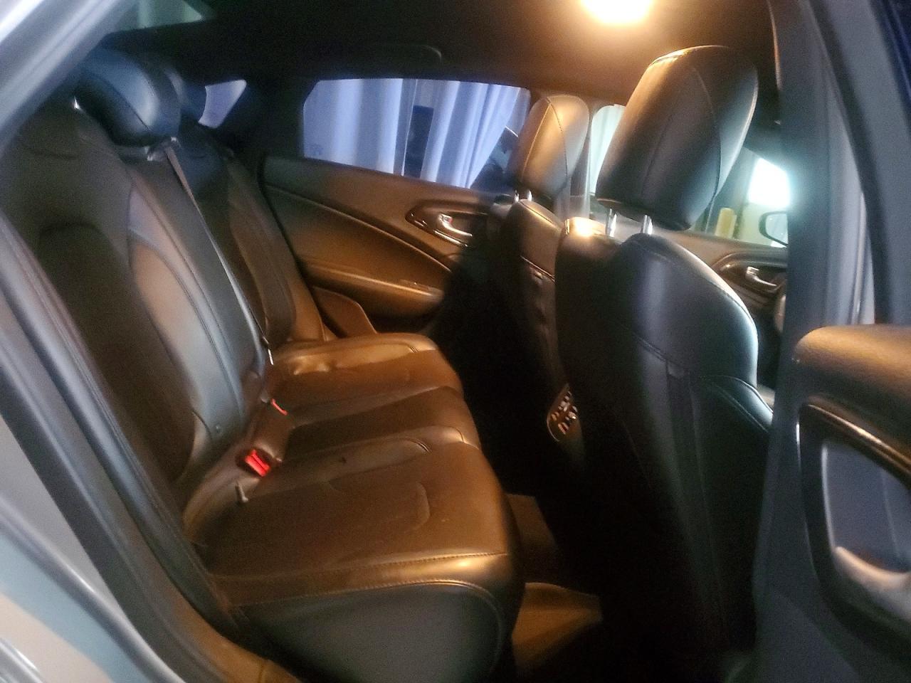 2016 Chrysler 200 s