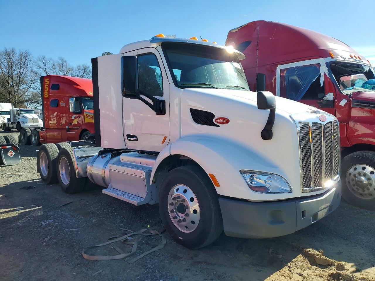 2017 Peterbilt 579 Semi Truck