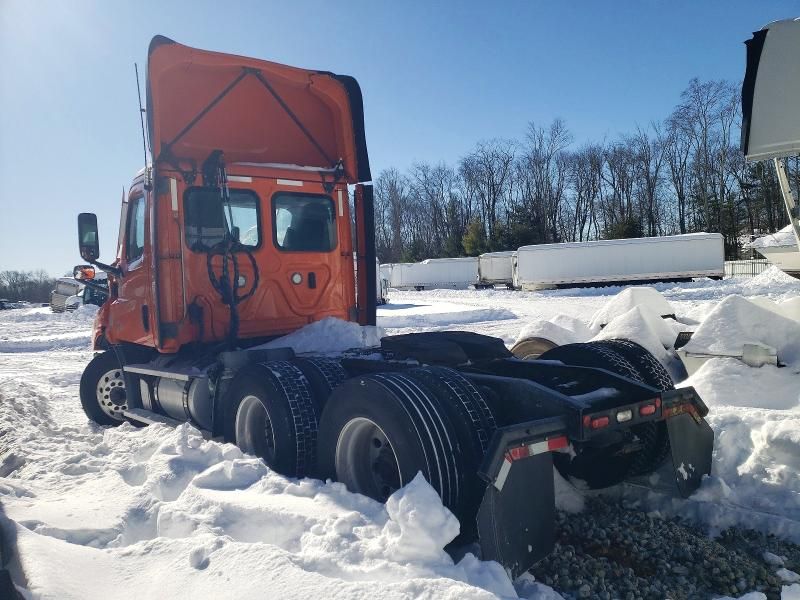 2021 Freightliner Cascadia 116 Semi Truck