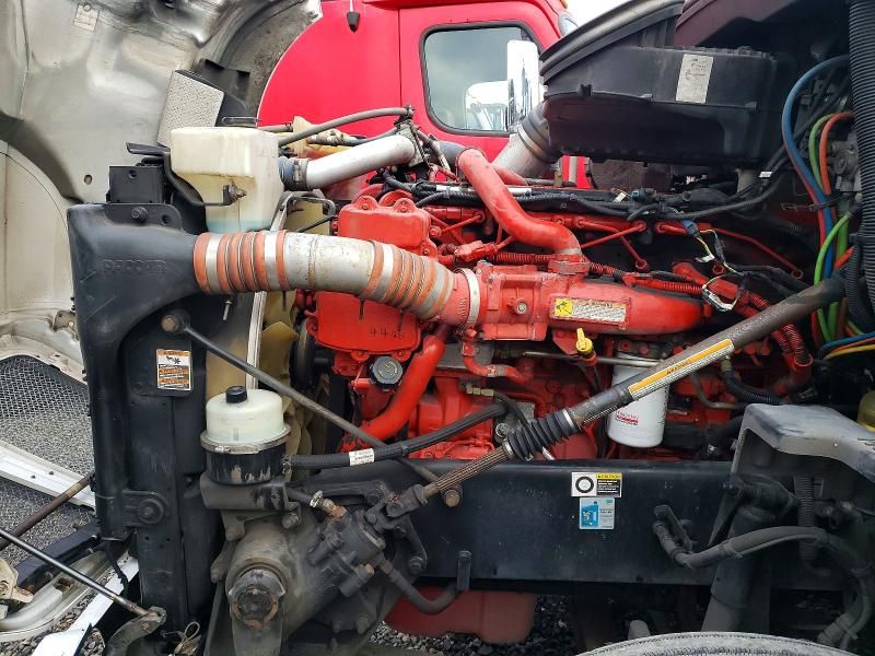 2014 Kenworth T680 Semi Truck