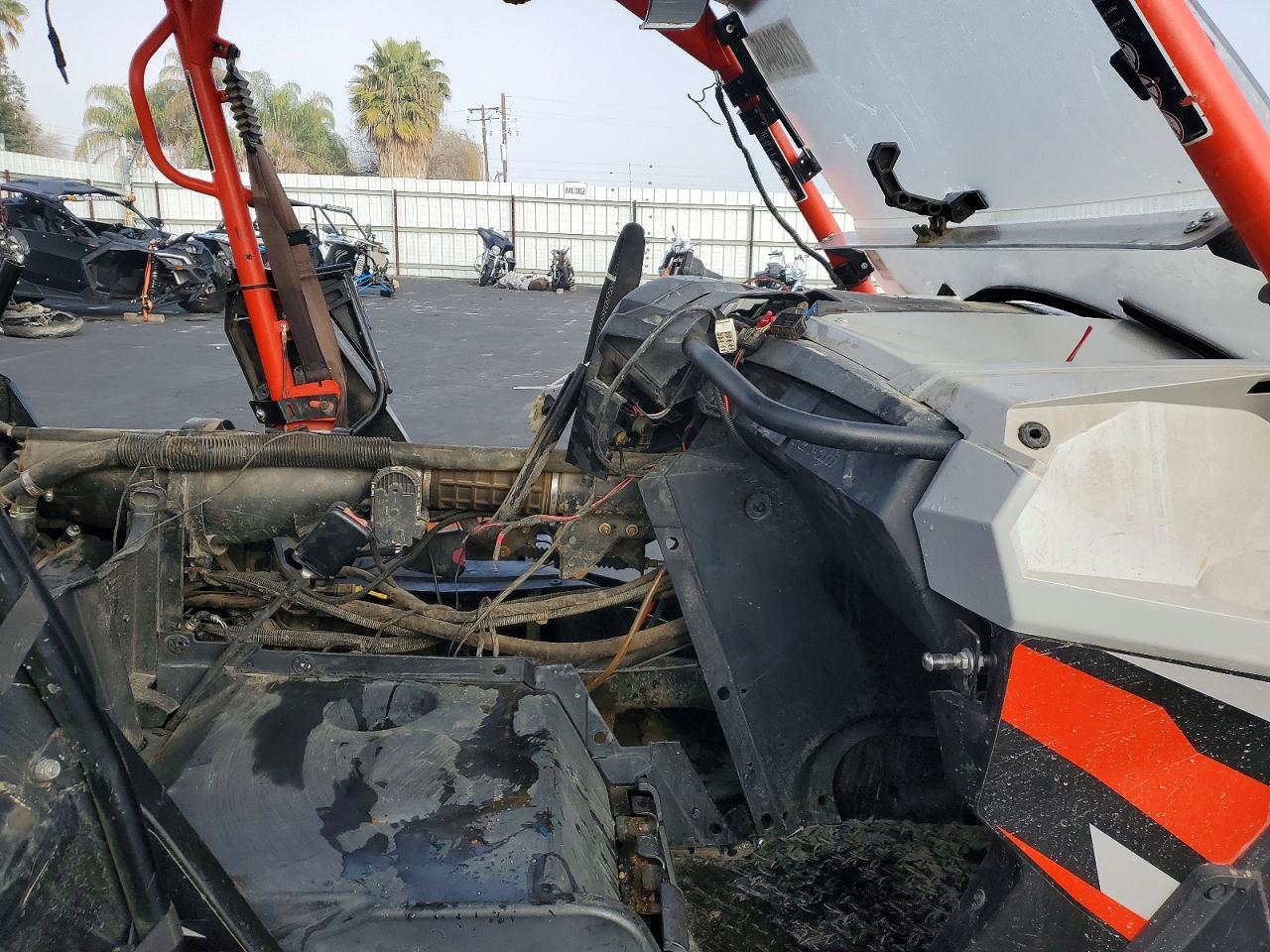 2016 Can-Am Maverick Max 1000R DPS