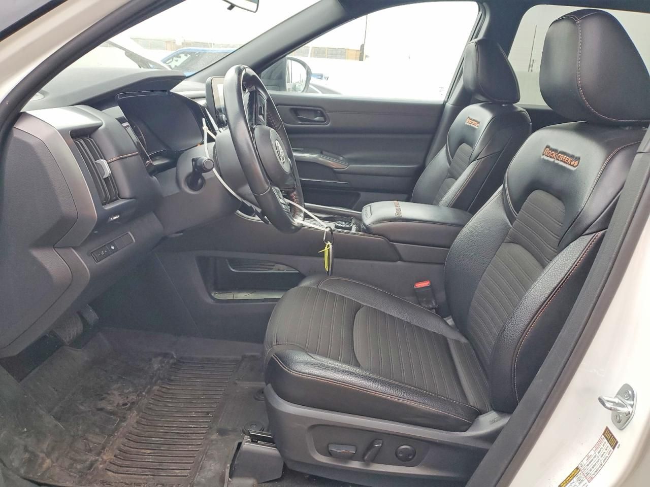 2023 Nissan Pathfinder sv