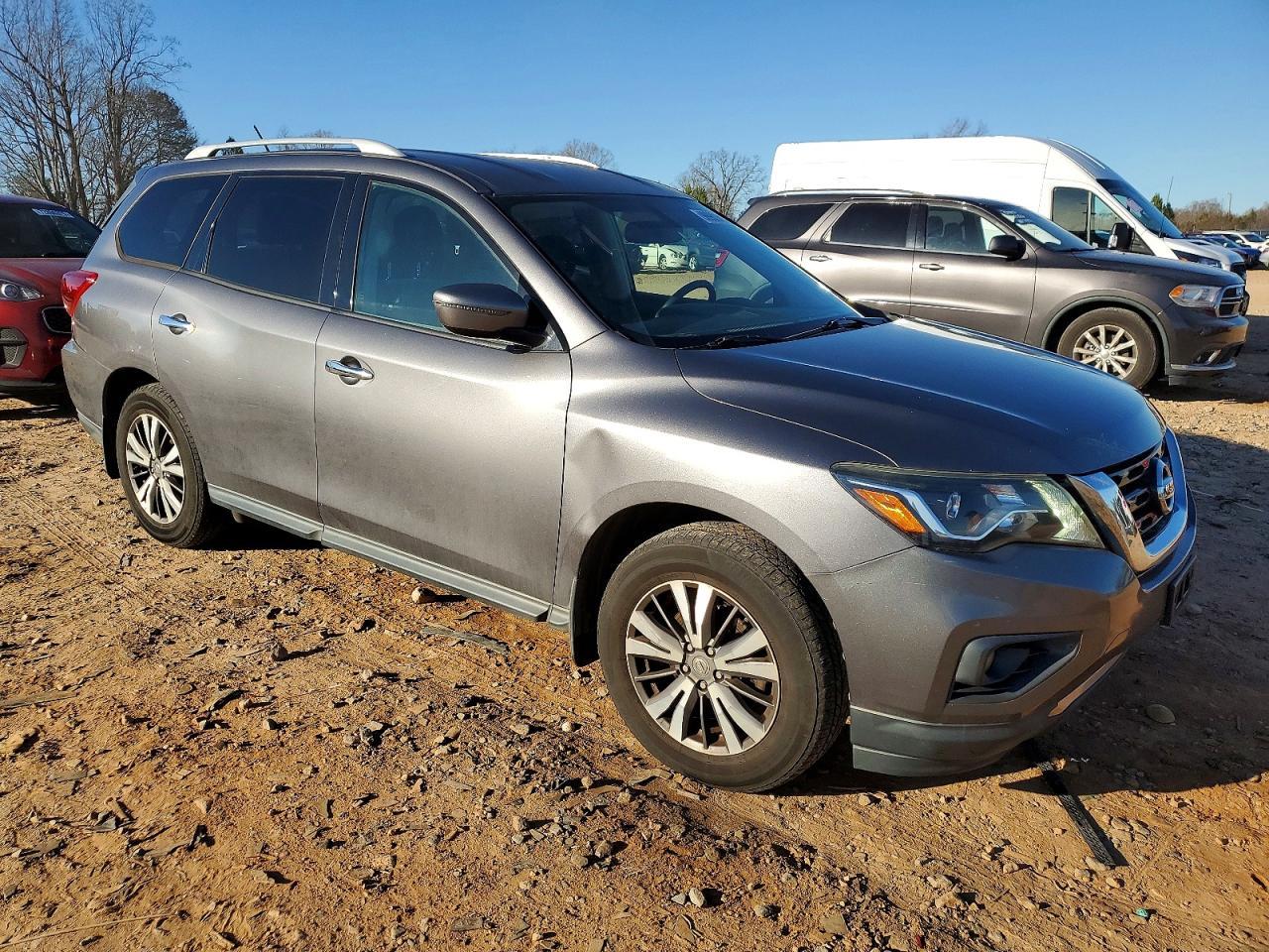 2017 Nissan Pathfinder s