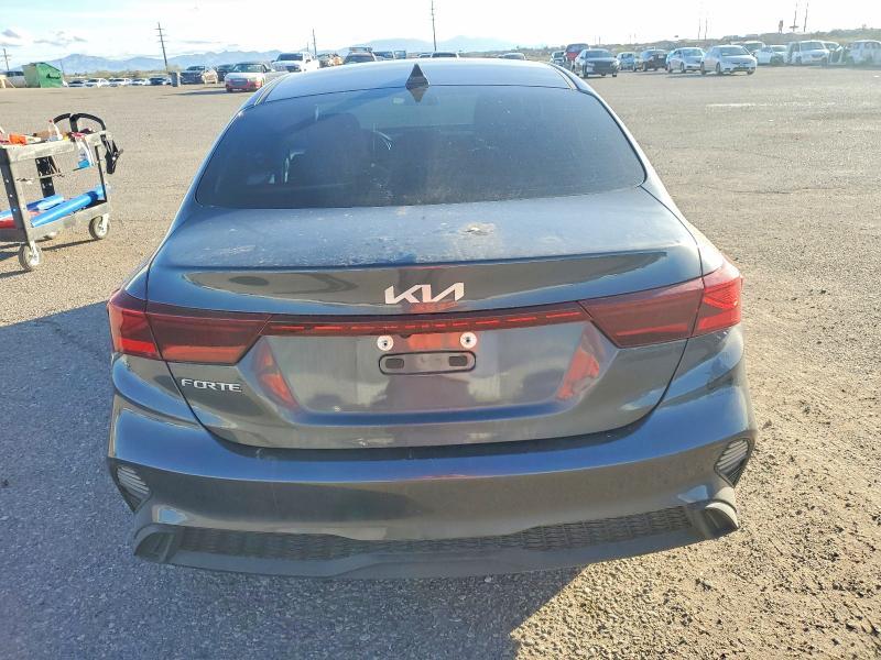 2023 KIA Forte lx