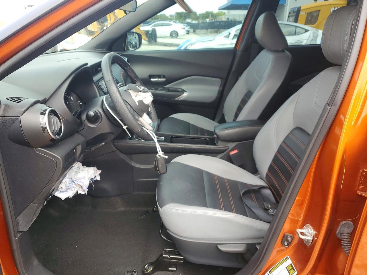 2023 Nissan Kicks sr