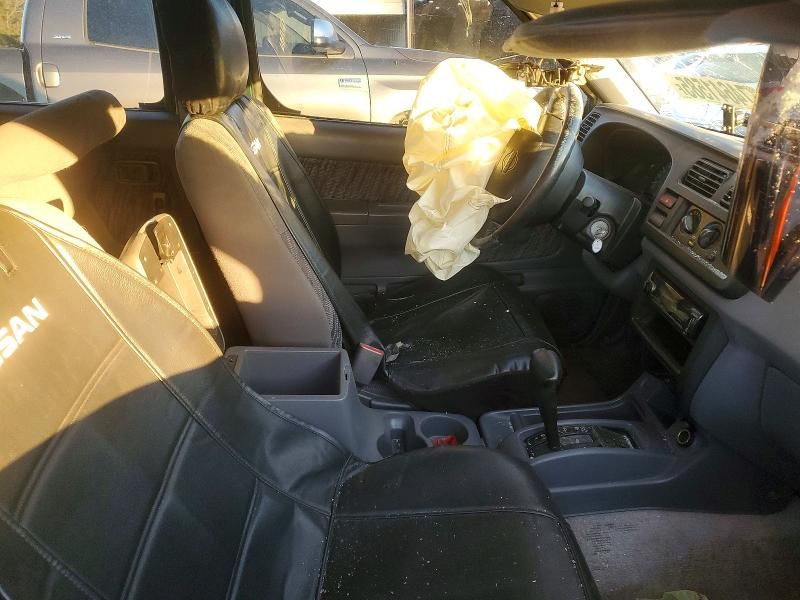 2000 Nissan Frontier Crew Cab XE