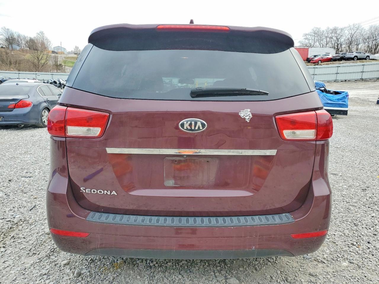 2015 KIA Sedona lx