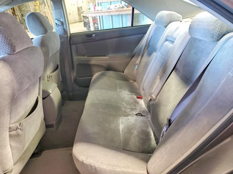 2004 Toyota Camry le