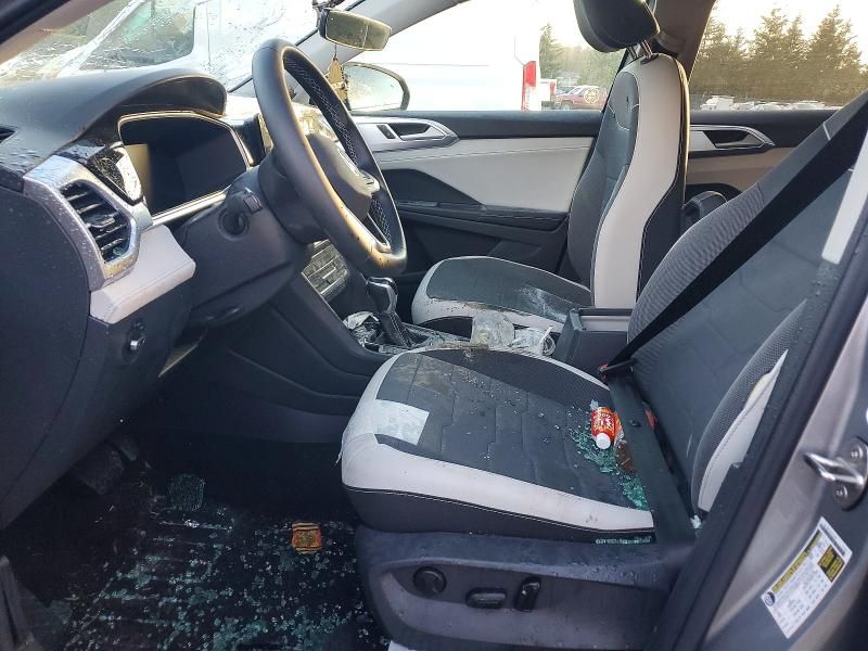 2025 Volkswagen Taos se