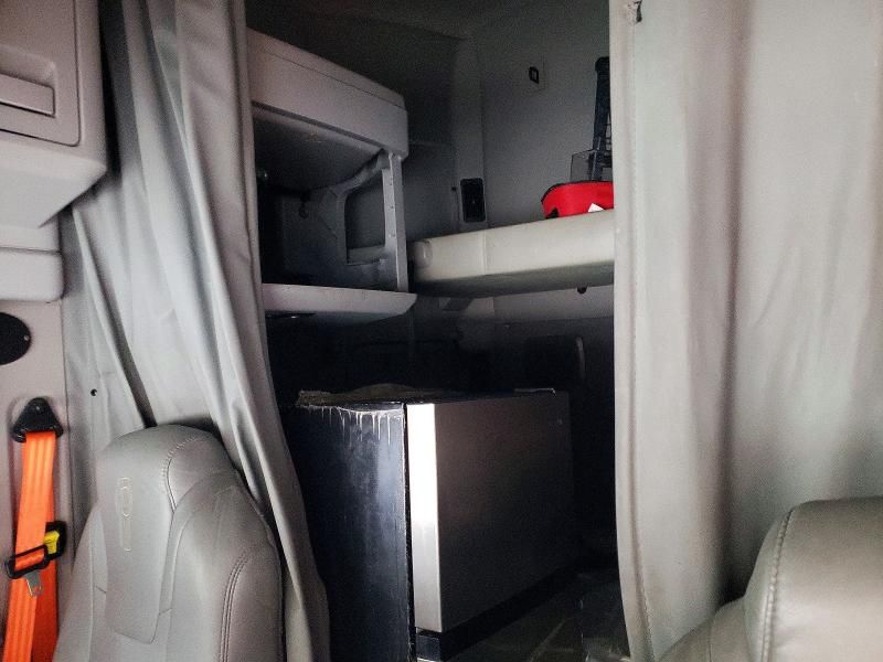 2021 Kenworth T680 Semi Truck