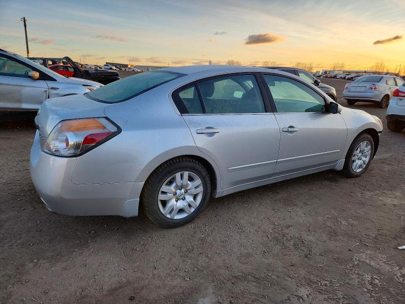 2010 Niss Altima Base