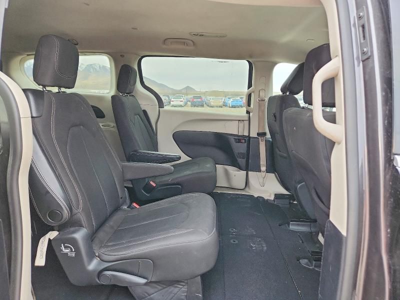 2020 Chrysler Voyager lx