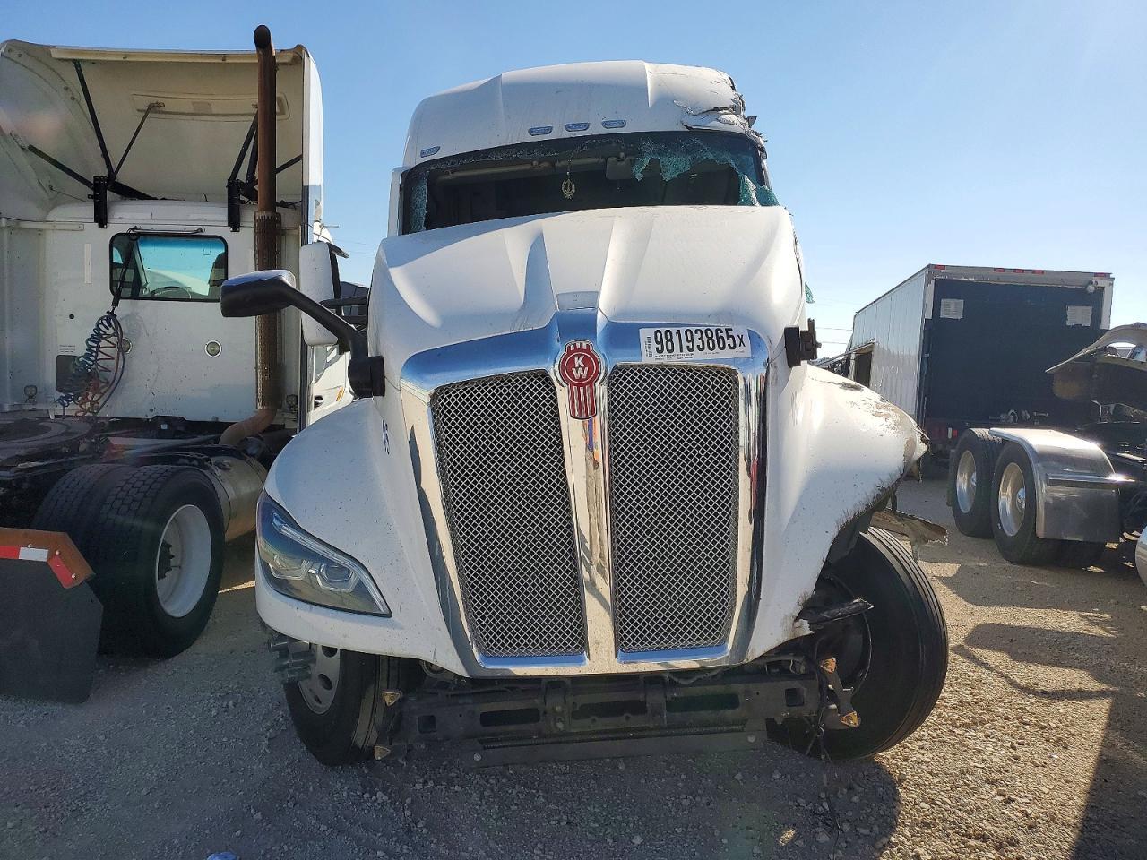 2025 Kenworth T680 Semi Truck