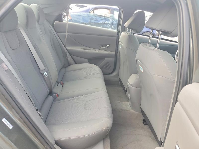 2025 Hyundai Elantra se