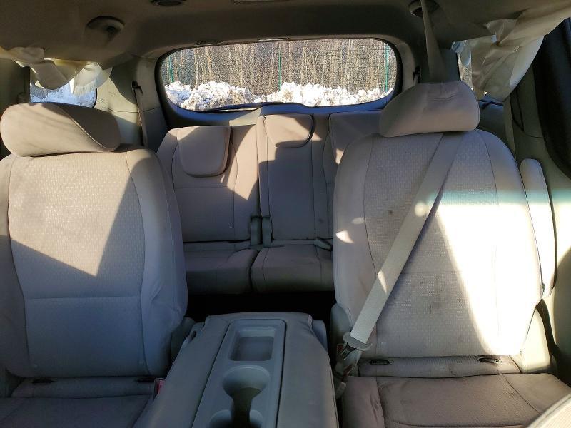 2016 KIA Sedona lx