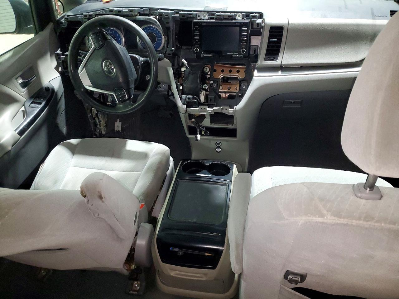 2019 Toyota Sienna le