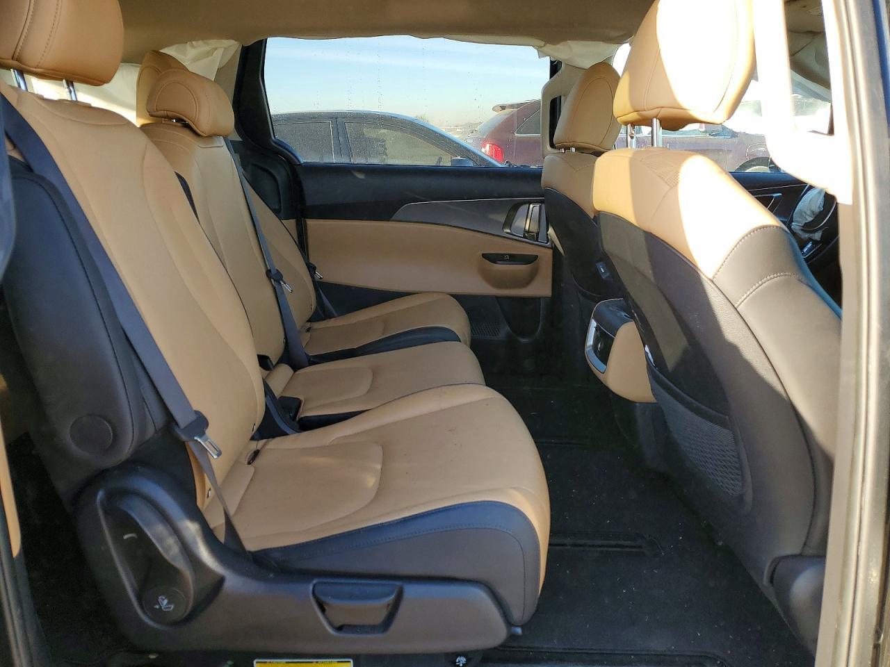 2024 KIA Carnival lx