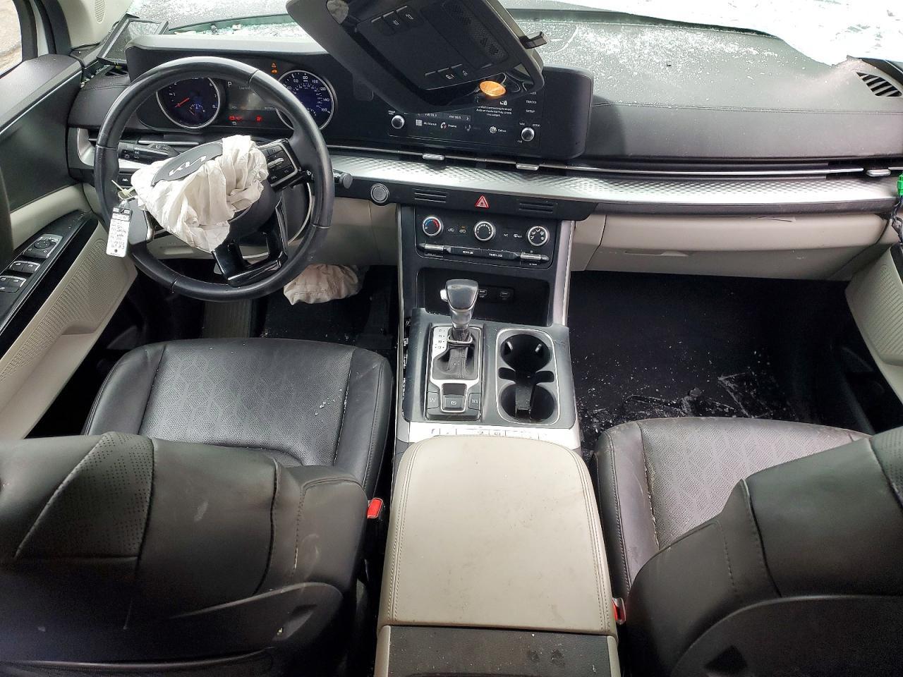 2022 KIA Carnival lx