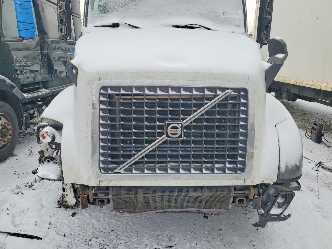 2014 Volvo VNL Semi Truck