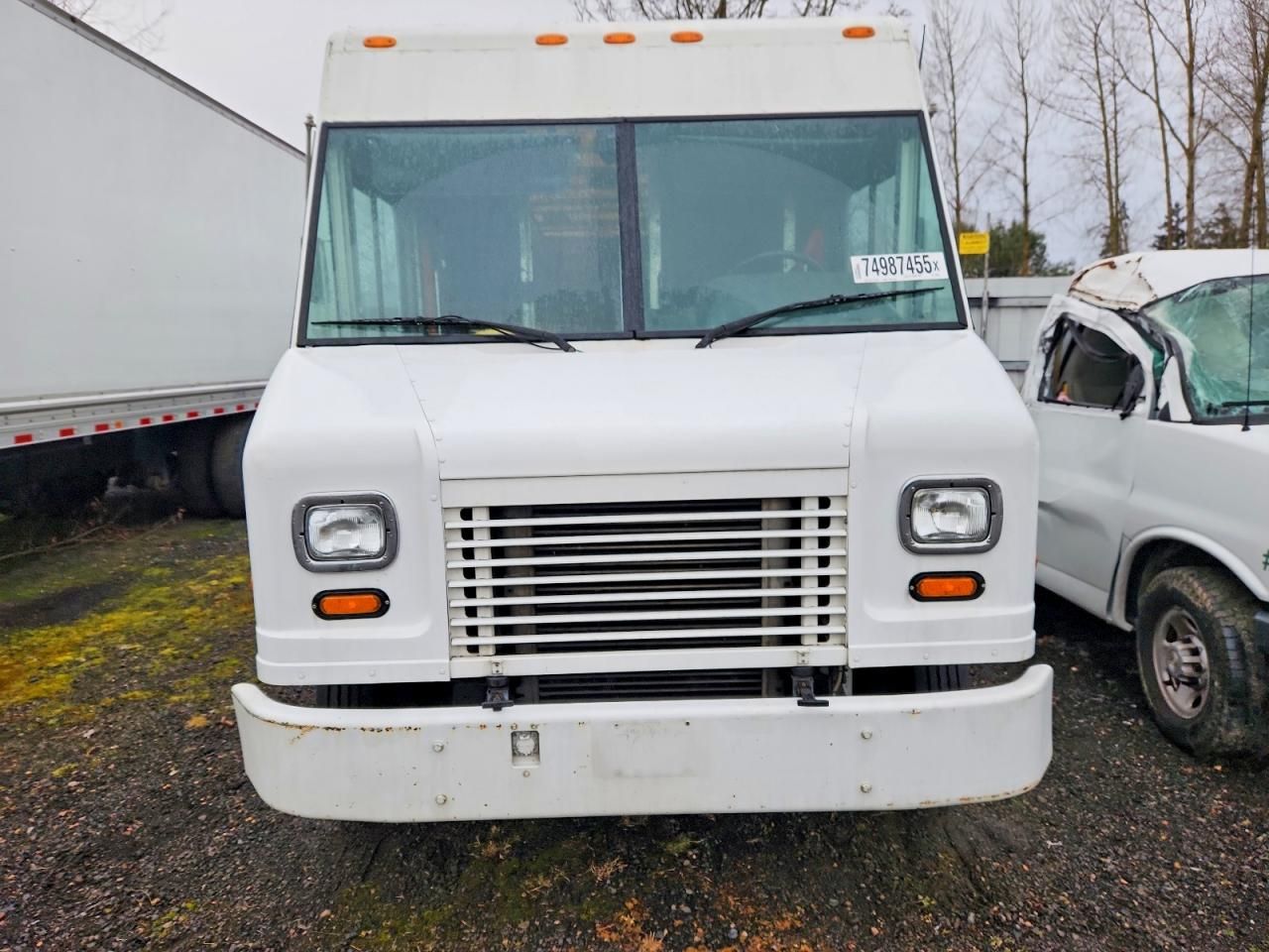 2006 Freightliner MT45 Chassis Delivery Truck