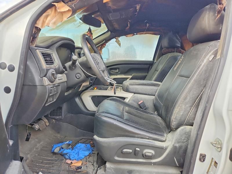 2017 Nissan Titan sv