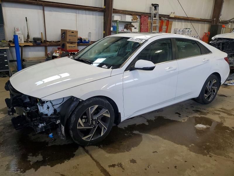 2025 Hyundai Elantra Luxury