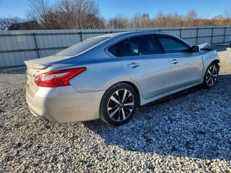 2016 Niss Altima 2.5 sr