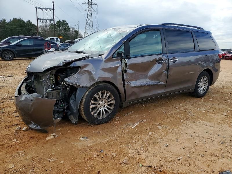 2017 Toyota Sienna xle