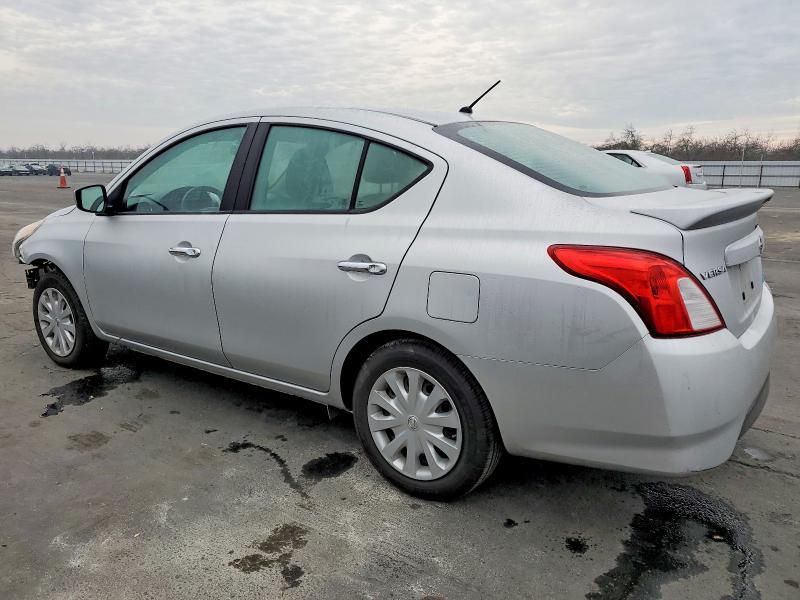 2016 Niss Versa s
