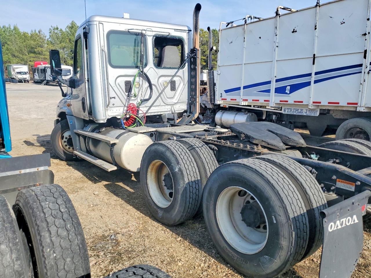 2012 Freigliner 2012 Freightliner Cascadia Semi Truck
