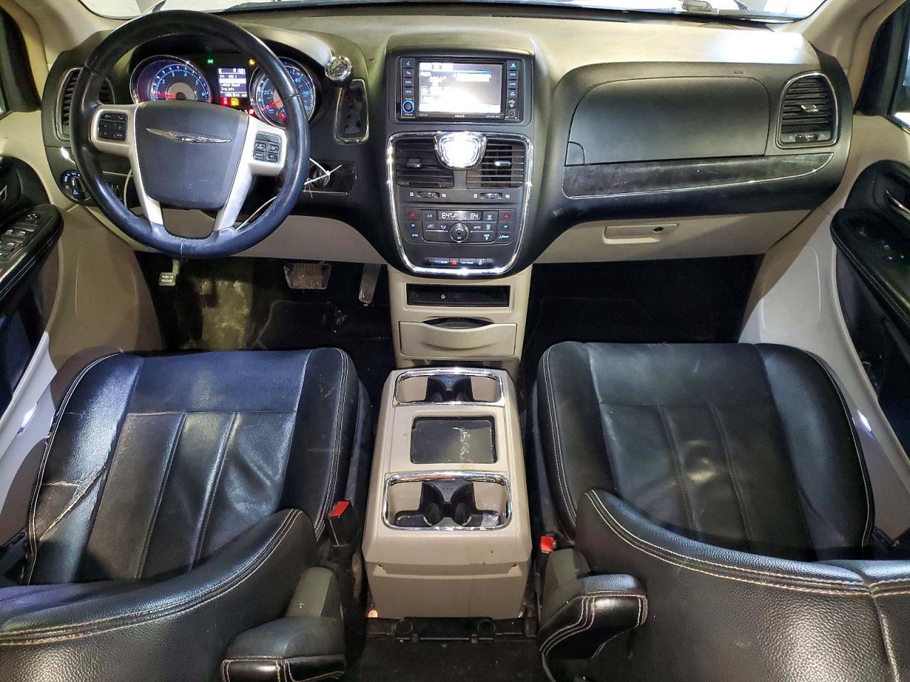2016 Chrysler Town & Country Touring