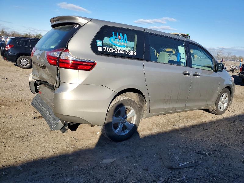 2017 Toyota Sienna le 7-passenger