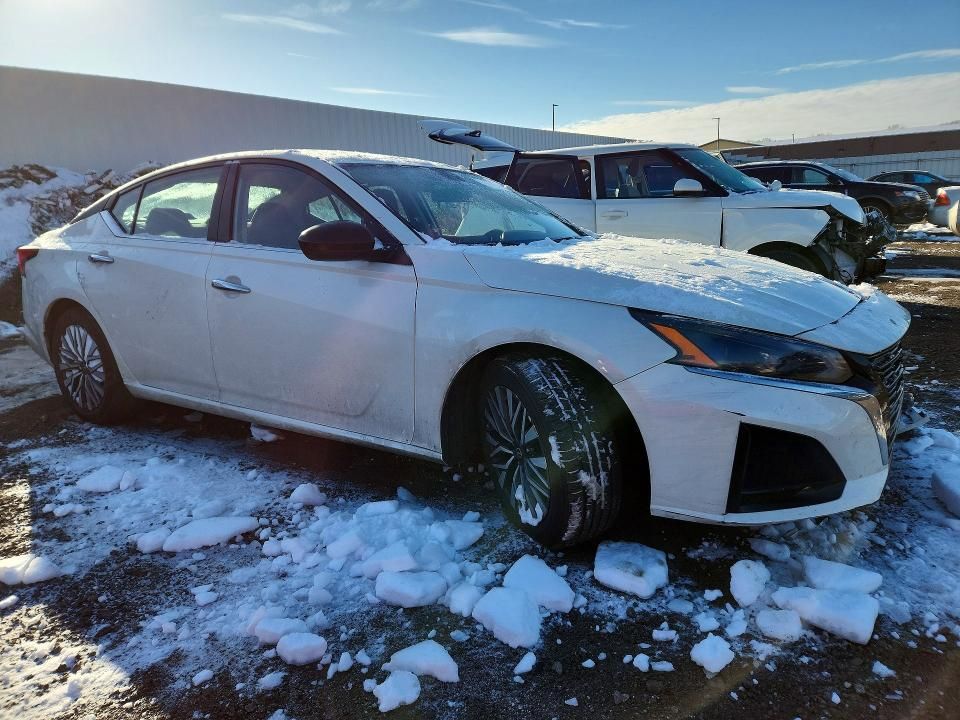 2024 Nissan Altima sv