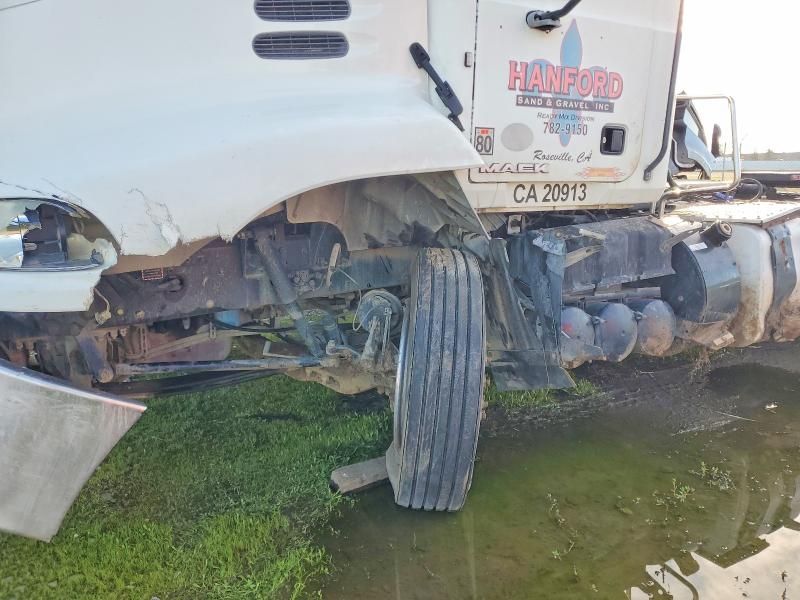 2016 Mack Cxu613 Semi Truck