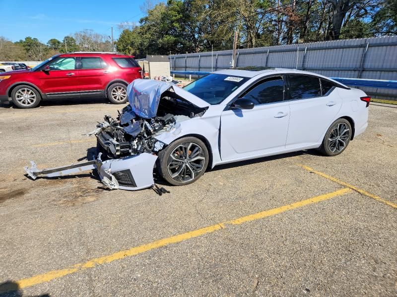 2024 Nissan Altima sr