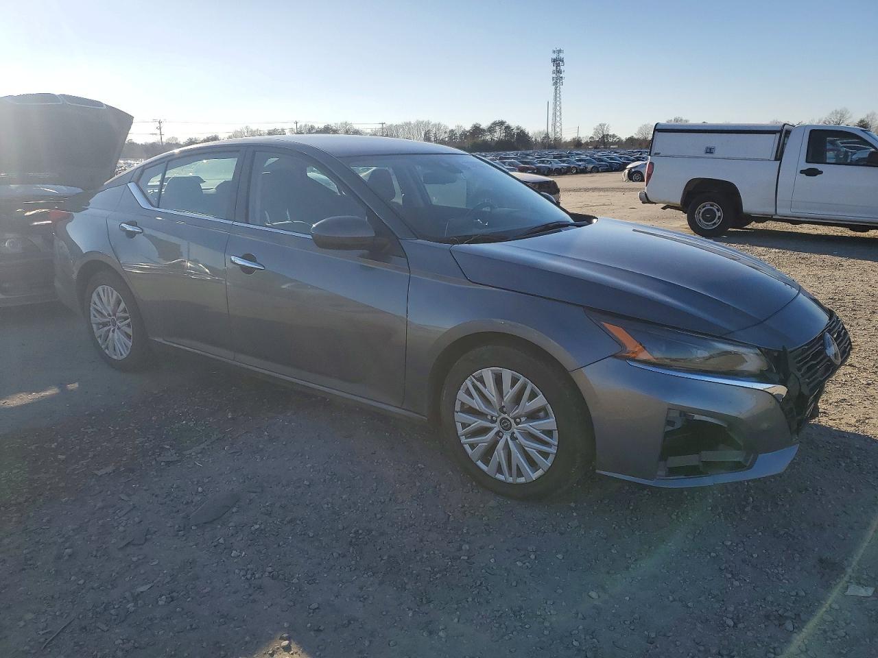 2023 Nissan Altima sv
