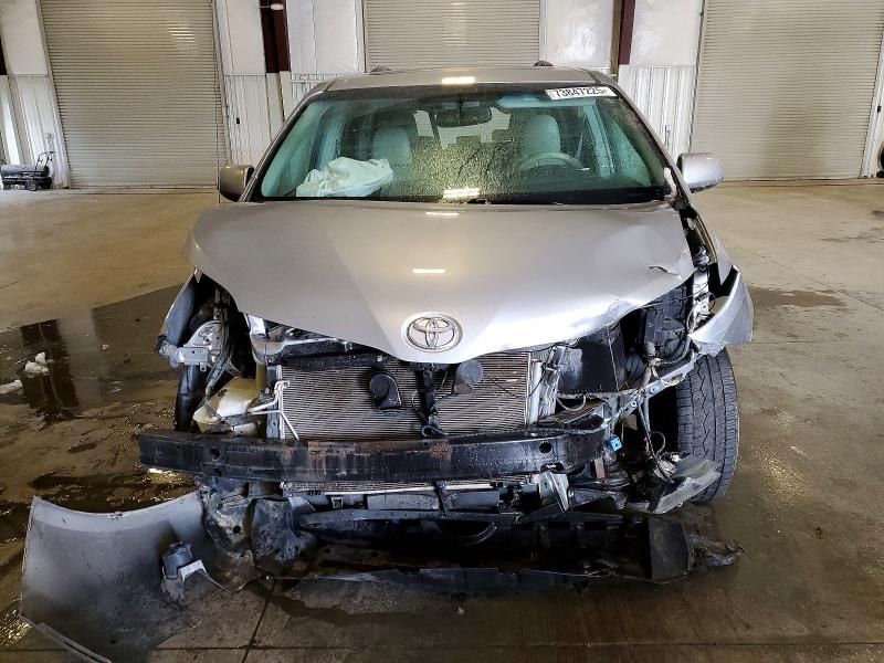 2013 Toyota Sienna xle