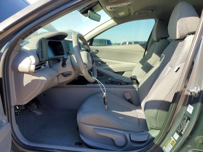 2024 Hyundai Elantra se