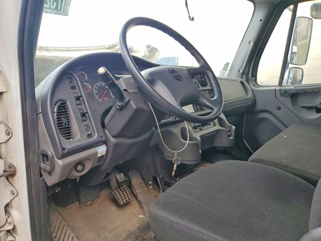 2015 Freightliner Business Class M2 BOX Truck