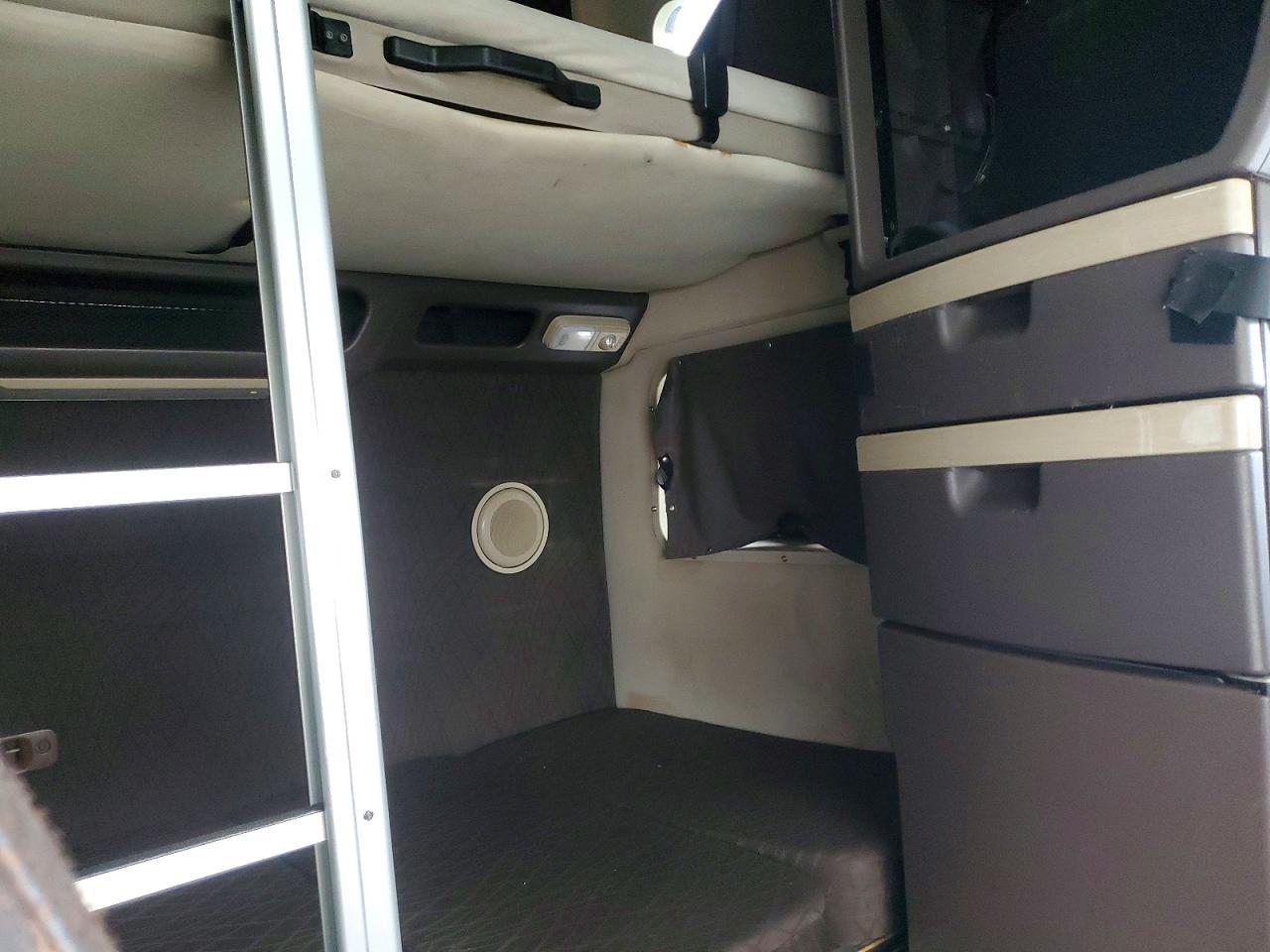 2018 Volvo VNL Semi Truck