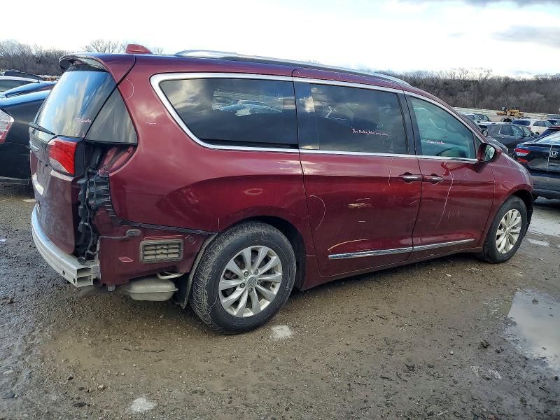 2019 Chrysler Pacifica Touring l