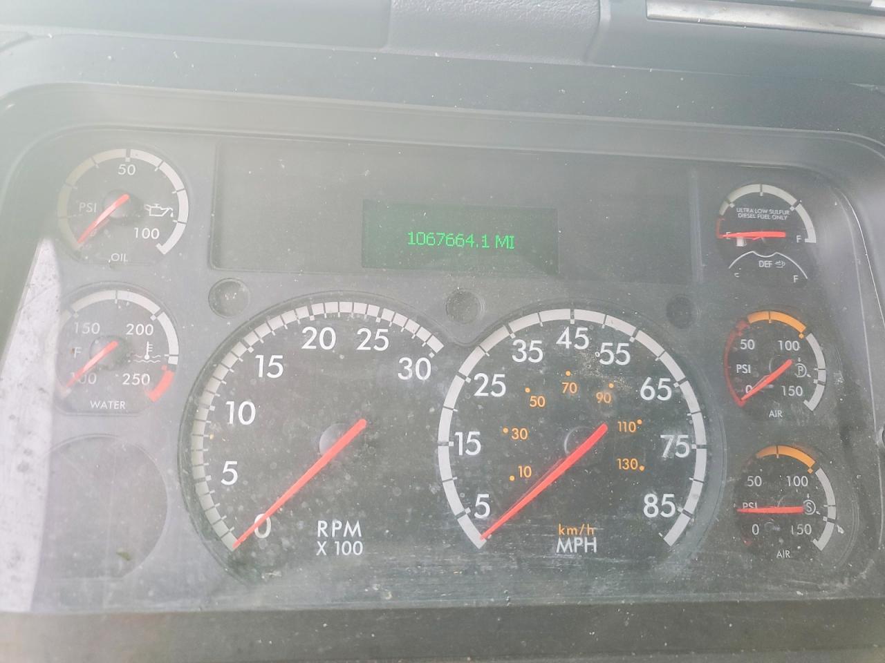2017 Freigliner 2017 Freightliner Cascadia 125 Semi Truck
