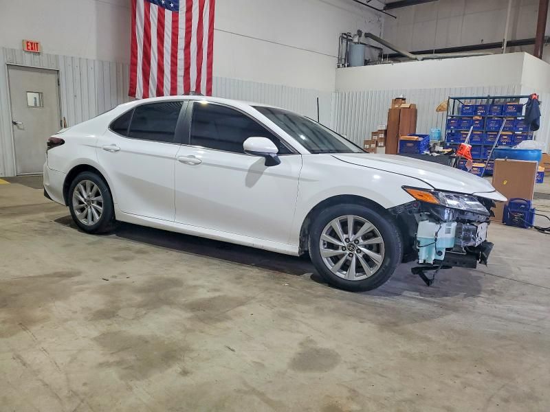 2022 Toyota Camry le