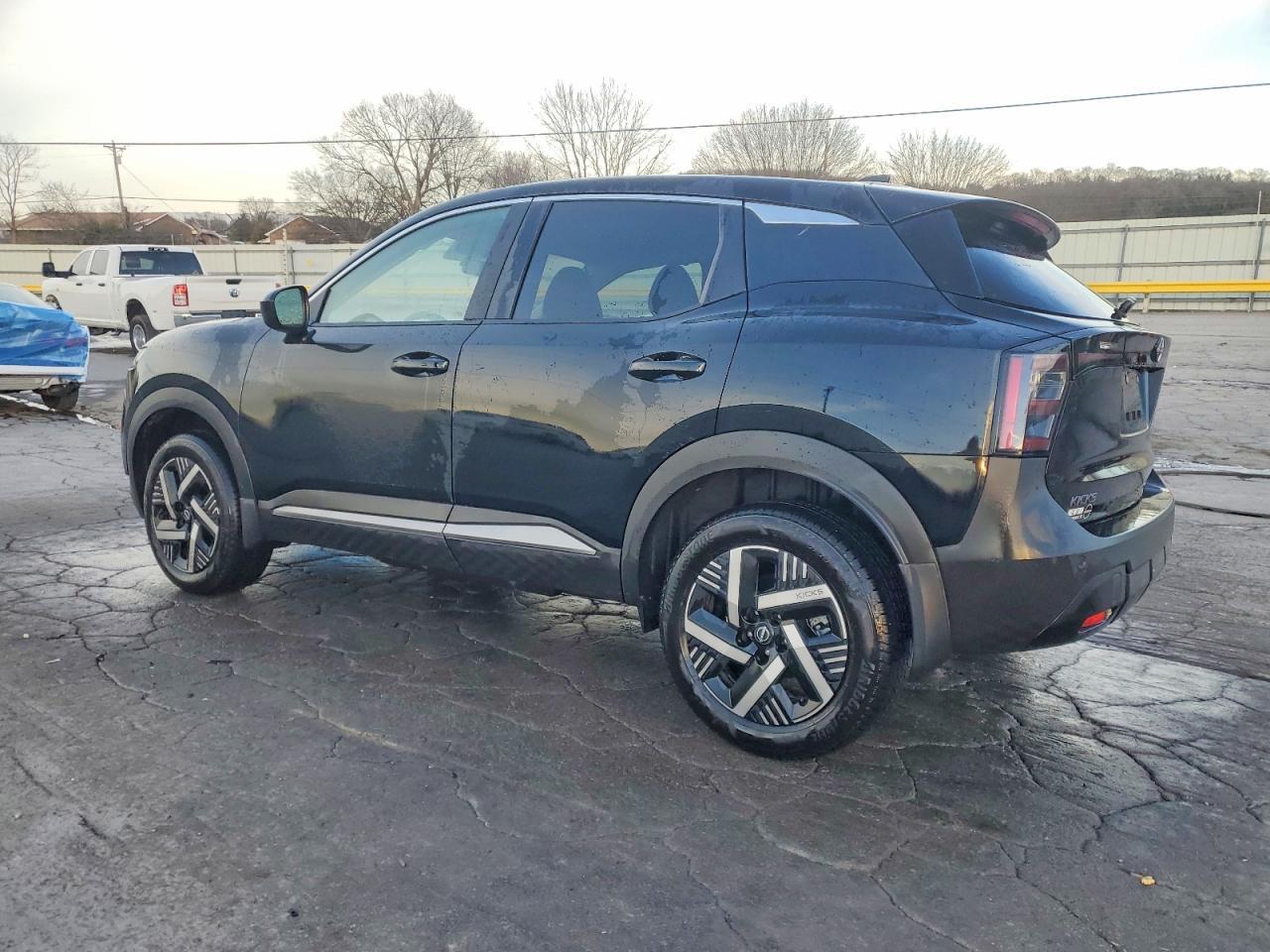 2025 Nissan Kicks sv