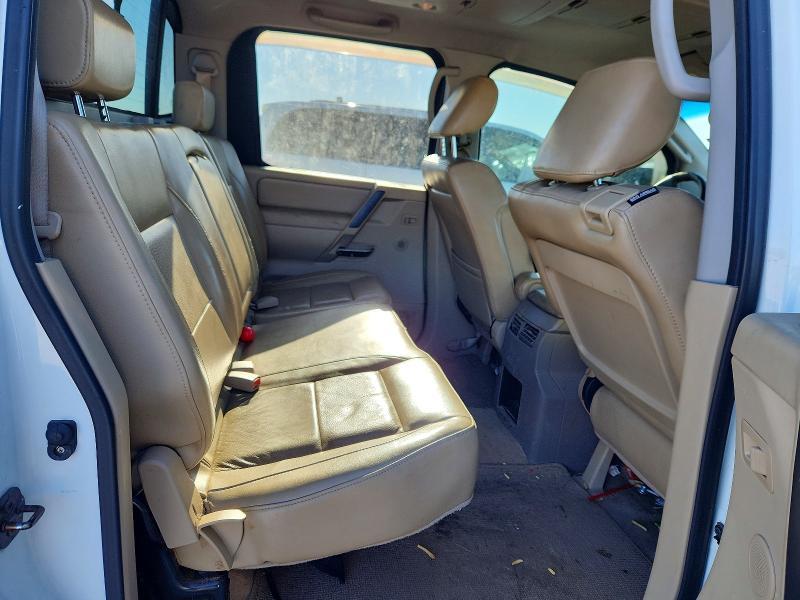 2011 Nissan Titan sv