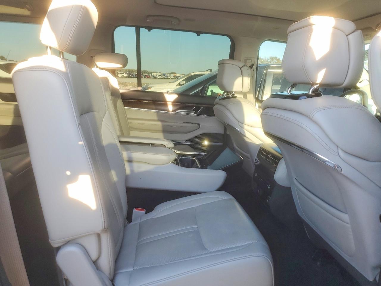 2023 Jeep Grand Wagoneer Series i